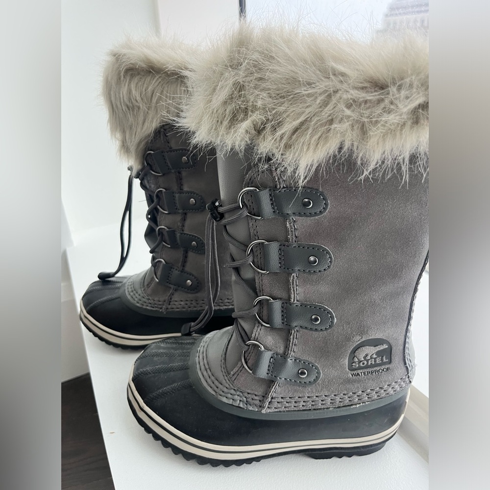 Gray Sorel Joan of Arctic Winter Boot, youth.